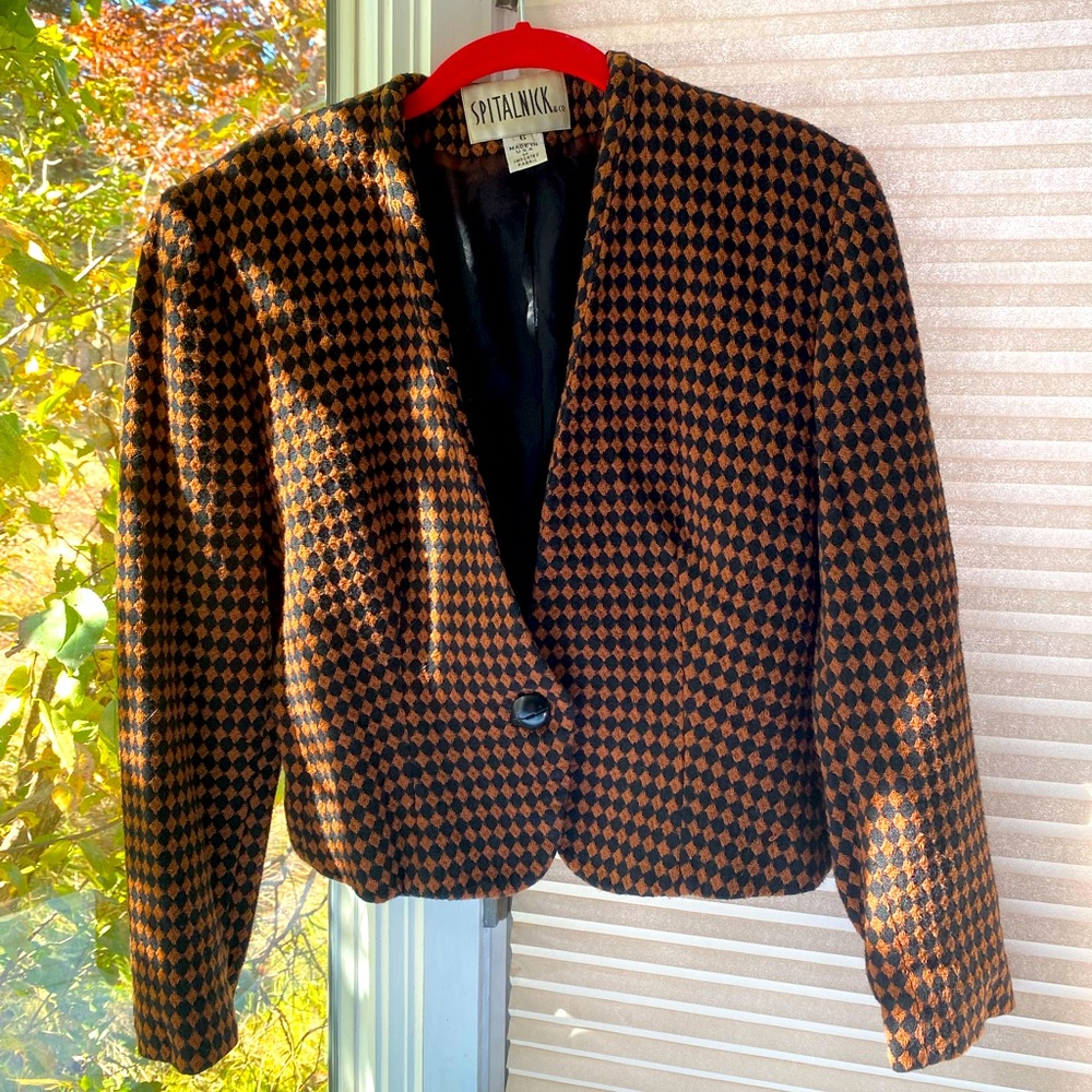 Stylish vintage diamond pattern cropped jacket
